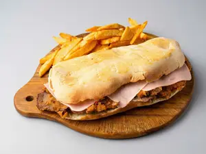 Sándwich mila jamón y queso