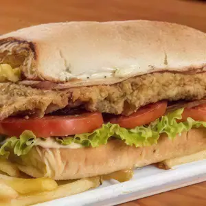 Sandwich mila lechuga y tomate
