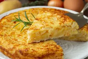 Tortilla de papa y cebolla