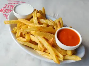 Papas Con Salsa Brava Y Alioli