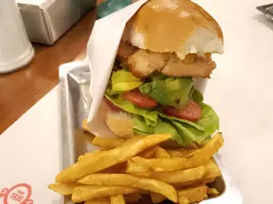 Pebete De Pollo Con Palta