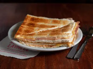 Tostado De Jamón Y Queso