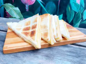 Tostado de miga jamón y queso