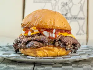 Triple 1/4 alvarez con papas