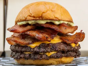 Triple Alvarez Con Papas