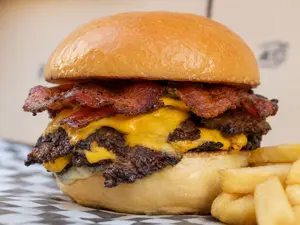 Triple Cheesebacon Con Papas