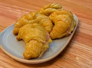 Medialuna jamón y queso