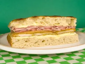 Focaccia de milanesa de pollo