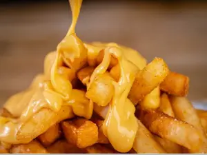 Papas c/ cheddar y panceta
