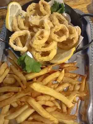 Rabas Con Papas Fritas