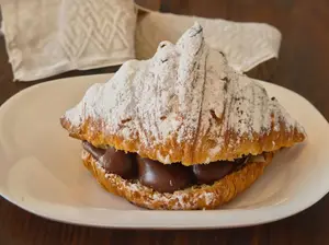 Croissant relleno de ddl