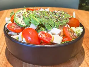Ensalada amara + limonada