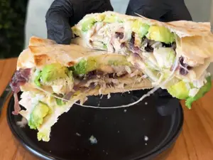 Wrap de pollo caliente + limo