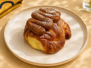 Medialuna con dulce de leche