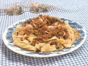 Fideos caseros con estofado