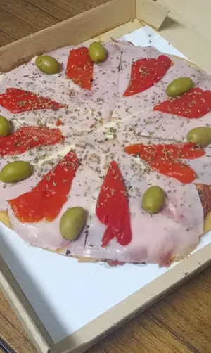 Pizza Jamon Y Morrones