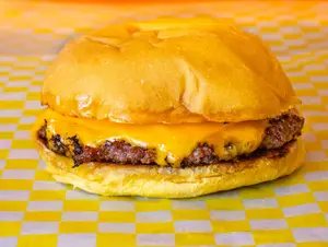 Chesse burger x 4 con papas baston