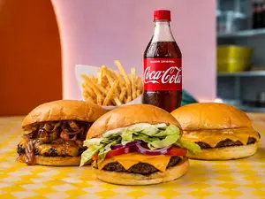 Sampler + papas + gaseosa