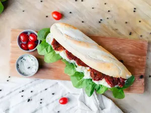 Sándwich burrata&tomates hidra