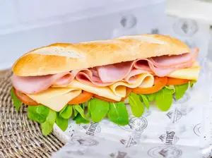 Sándwich lomito ahumado