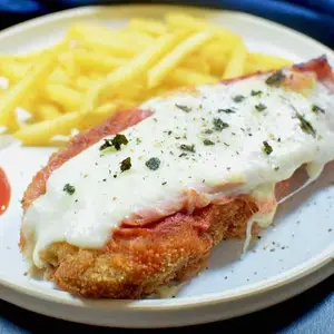 Milanesa de pollo napolitana