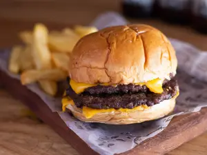 Hamburguesa doble cheddar