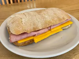 Ciabatta Lomito Cheddar
