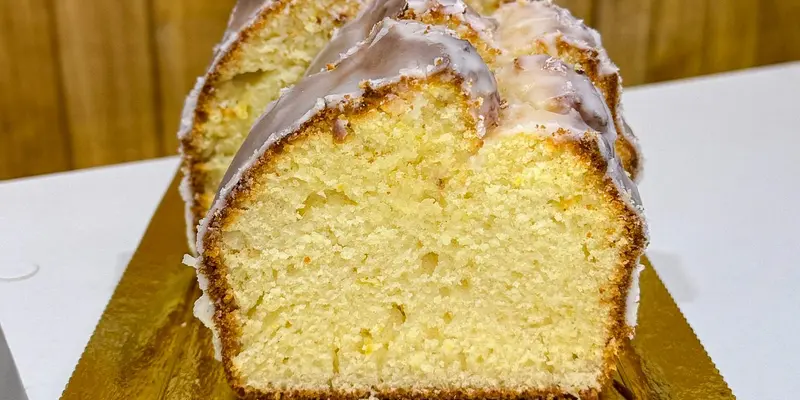Porción budín de limon