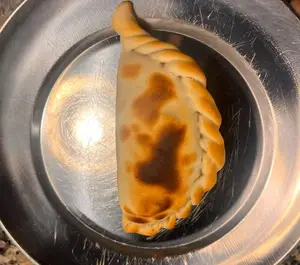 Empanada de carne cortada a cuchillo