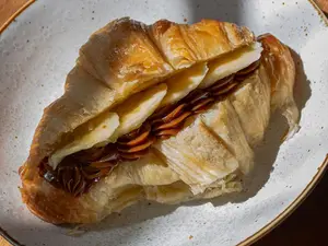 Croissant con dulce de leche