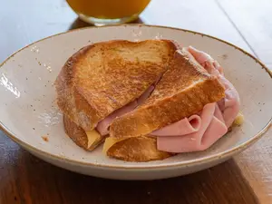 Tostado De Jamón Y Queso