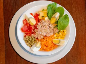 Ensalada completa de atún