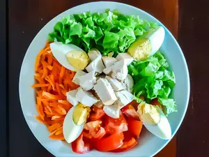 Ensalada completa de pollo