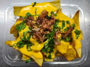 Papas con cheddar