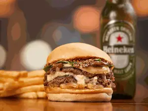 Hamburguesa Olaguer con papas