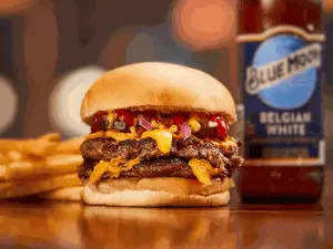 Hamburguesa Reina con papas