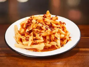 Papas cheddar y panceta
