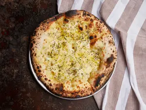 Pizza 4 quesos grande