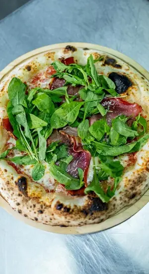 Pizza rucu y crudo