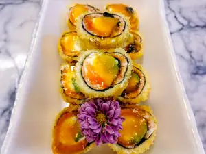 Hot Roll Sake (8 Piezas)