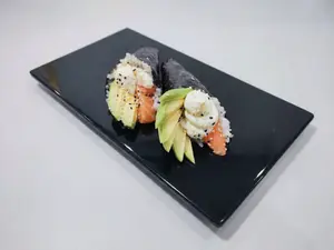 Temakis de salmón (2 unidades)