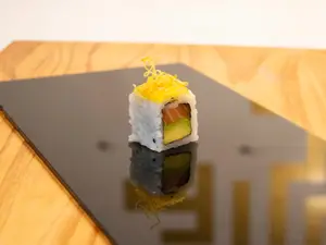 Tropical roll (10 piezas)