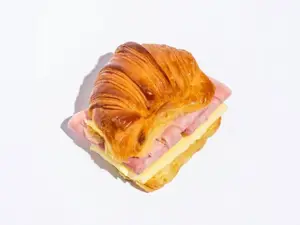 Medialuna jamón y queso