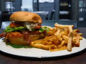 Crispy especial con papas