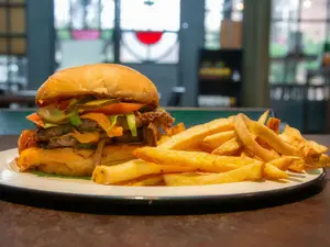 Hamburguesa atruckon con papas