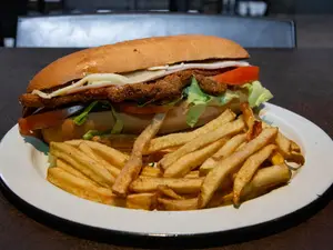 Sándwich de milanesa con papas