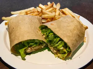 Wrap Caesar Con Papas Fritas