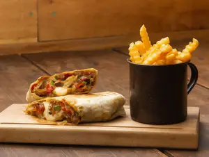 Wrap veggie con papas fritas