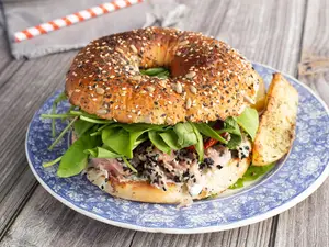 Atún bagel