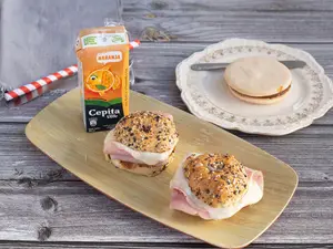 Menú infantil jamón y queso,